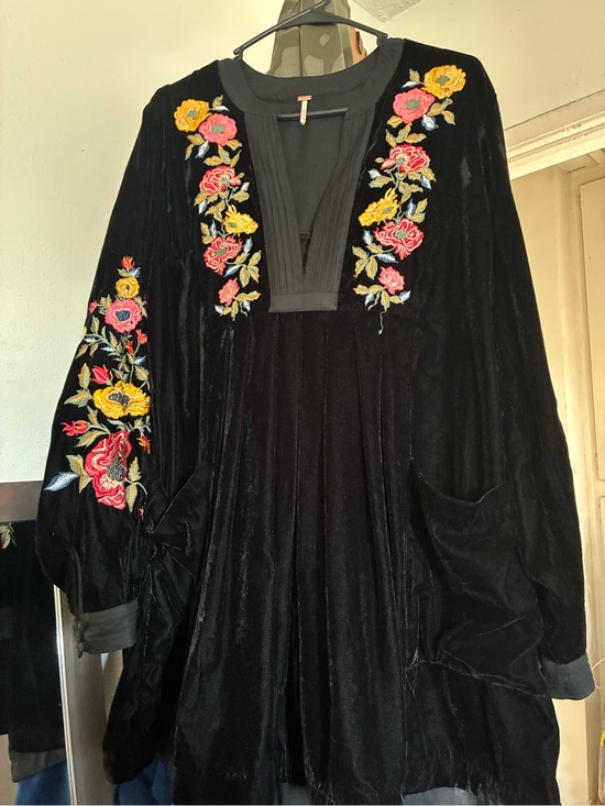 Free People Dresses & Skirts - Free People Black Velvet Tunic with Floral Embroidery